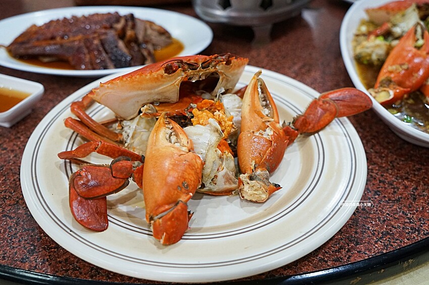 一年四季都能吃到活蟹料理！招牌燒鵝、潮汕砂鍋粥、各式熱炒通通有，聚餐就來這！！