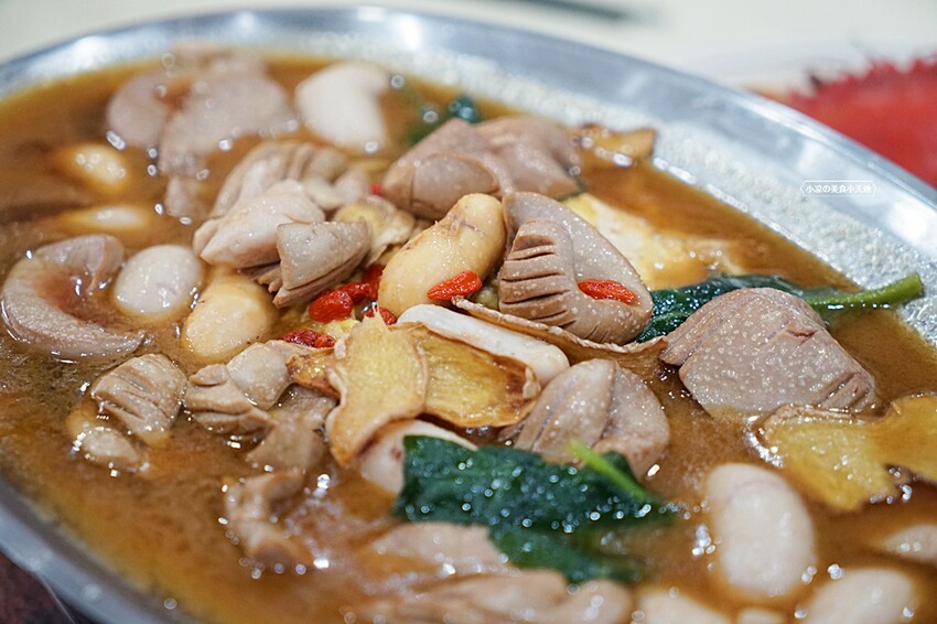 一年四季都能吃到活蟹料理！招牌燒鵝、潮汕砂鍋粥、各式熱炒通通有，聚餐就來這！！