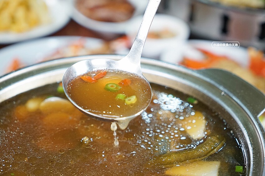 螃蟹控必收！！台中少見365天都有現撈活蟹料理，還有上百道熱炒任你點，聚餐來這準沒錯！！