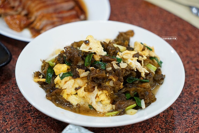 一年四季都能吃到活蟹料理！招牌燒鵝、潮汕砂鍋粥、各式熱炒通通有，聚餐就來這！！