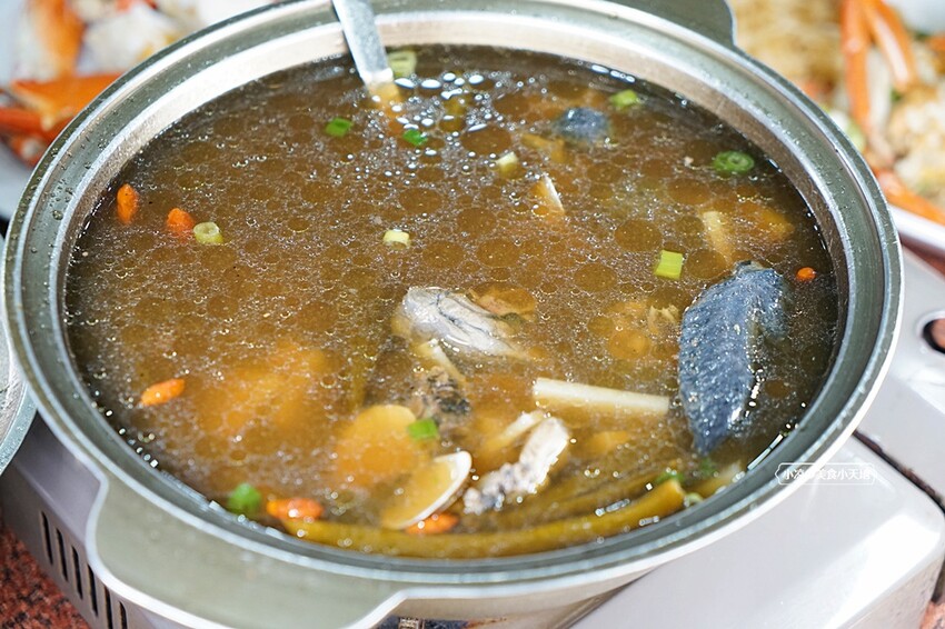 螃蟹控必收！！台中少見365天都有現撈活蟹料理，還有上百道熱炒任你點，聚餐來這準沒錯！！