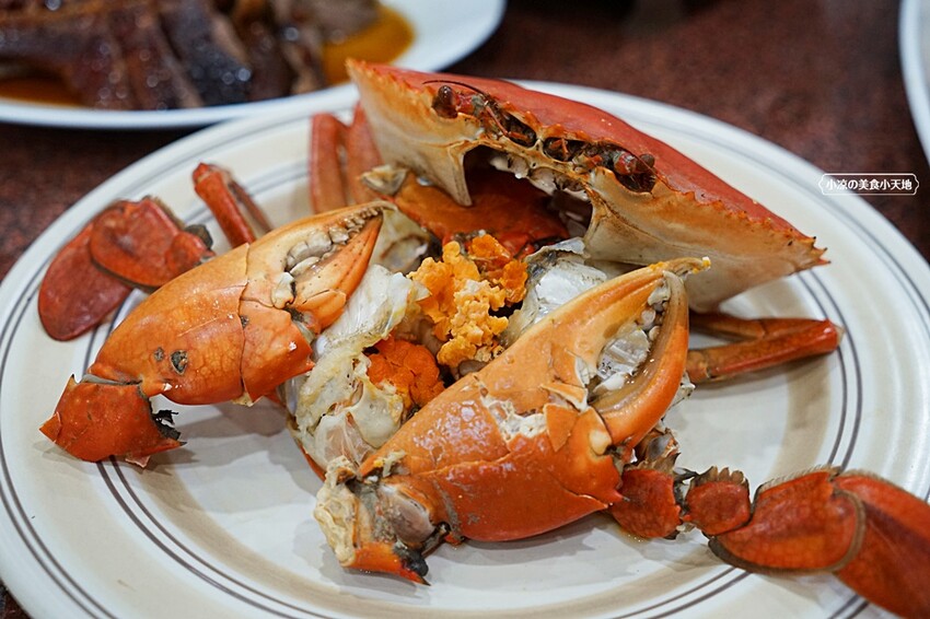 一年四季都能吃到活蟹料理！招牌燒鵝、潮汕砂鍋粥、各式熱炒通通有，聚餐就來這！！