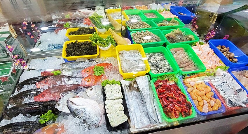 螃蟹控必收！！台中少見365天都有現撈活蟹料理，還有上百道熱炒任你點，聚餐來這準沒錯！！