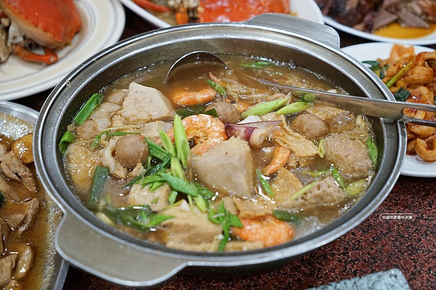 一年四季都能吃到活蟹料理！招牌燒鵝、潮汕砂鍋粥、各式熱炒通通有，聚餐就來這！！