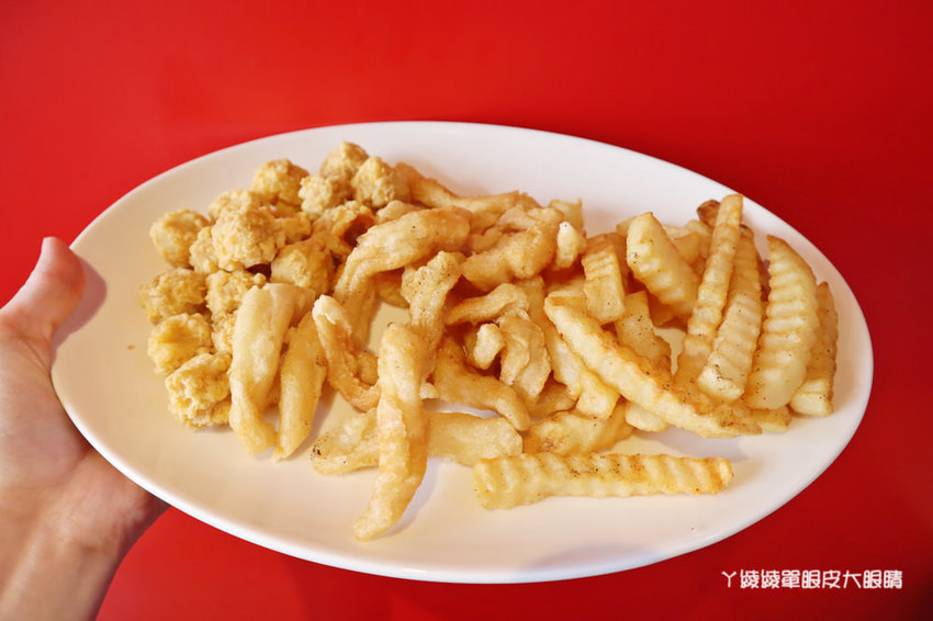 新竹下午茶外送推薦嵐町雞排！比臉還要大的爆汁厚切雞排，巨無霸酥炸深海魷魚