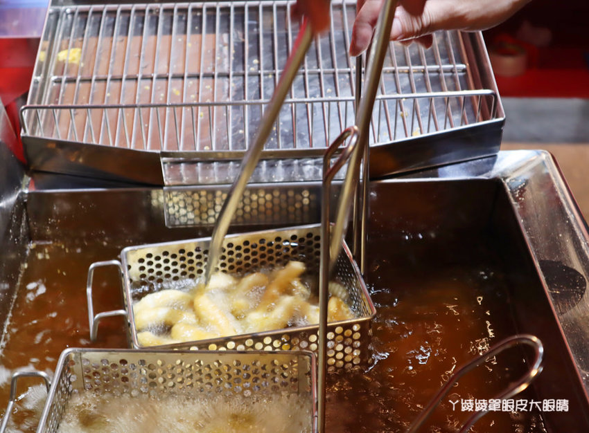 新竹下午茶外送推薦嵐町雞排！比臉還要大的爆汁厚切雞排，巨無霸酥炸深海魷魚