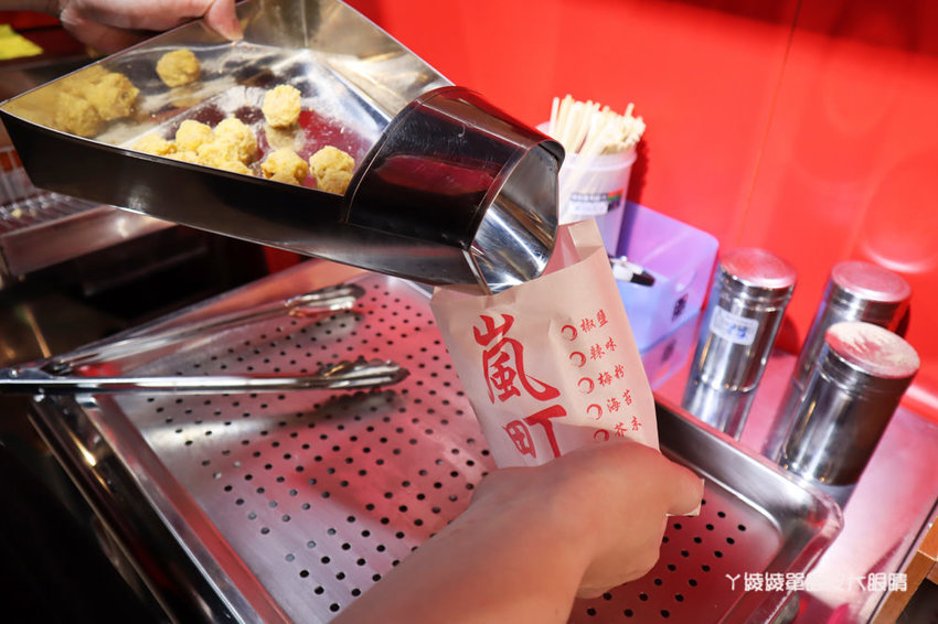 新竹下午茶外送推薦嵐町雞排！比臉還要大的爆汁厚切雞排，巨無霸酥炸深海魷魚