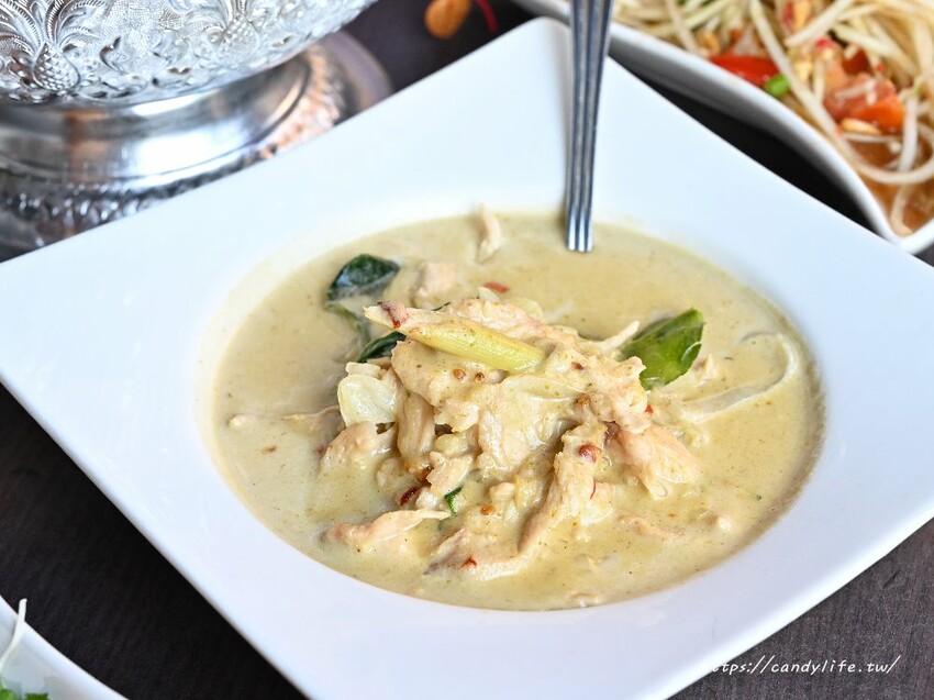 曼谷皇朝泰式料理|台中高CP值泰式餐廳,免收服務費,平日午餐桌菜再享85折~