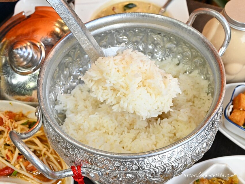 曼谷皇朝泰式料理|台中高CP值泰式餐廳,免收服務費,平日午餐桌菜再享85折~