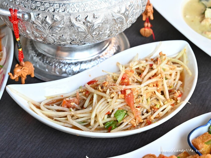 曼谷皇朝泰式料理|台中高CP值泰式餐廳,免收服務費,平日午餐桌菜再享85折~