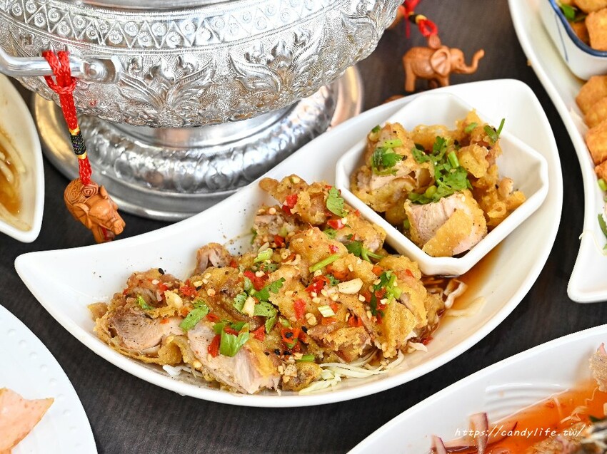 曼谷皇朝泰式料理|台中高CP值泰式餐廳,免收服務費,平日午餐桌菜再享85折~