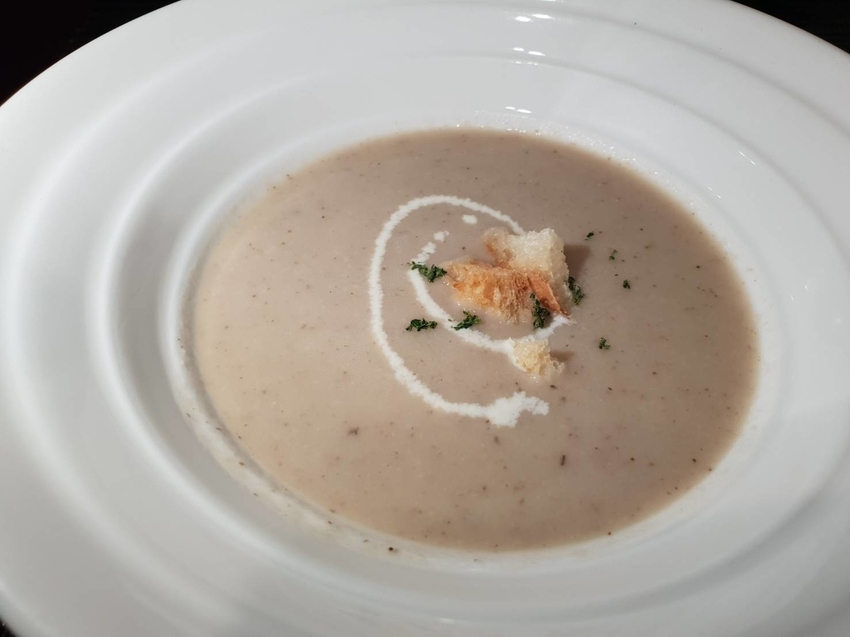 【花蓮.市區】龍私廚義式餐廳寵物友善。推濃情巧克力蝦+馬鈴薯做的麵疙瘩+糖炒杏仁奶油冰霜。超獨特口味