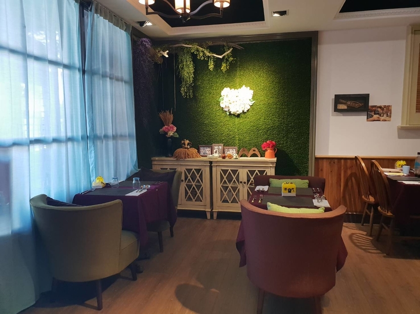 【花蓮.市區】龍私廚義式餐廳寵物友善。推濃情巧克力蝦+馬鈴薯做的麵疙瘩+糖炒杏仁奶油冰霜。超獨特口味