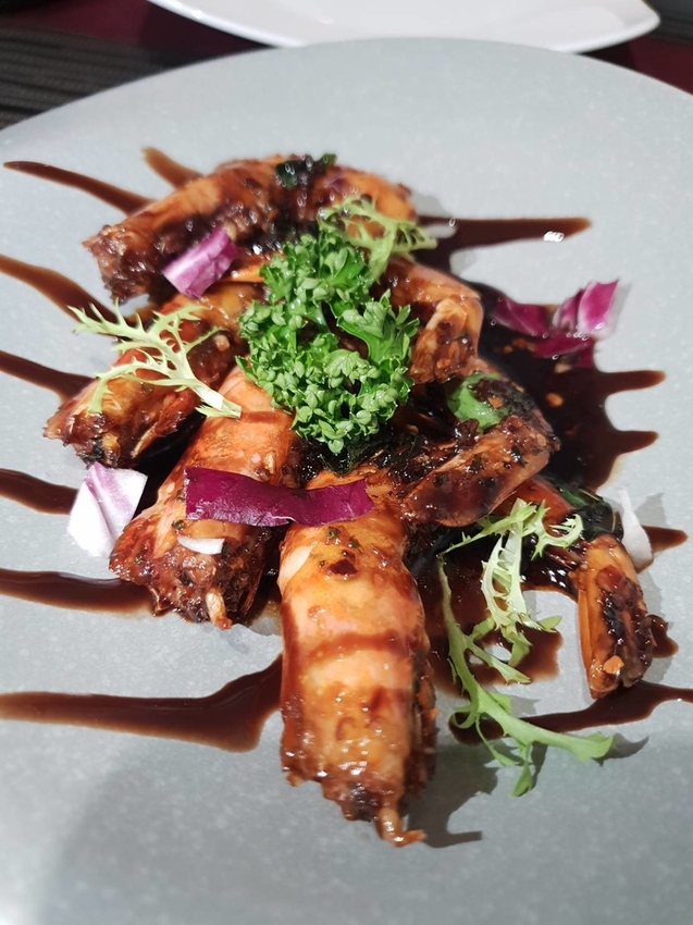 【花蓮.市區】龍私廚義式餐廳寵物友善。推濃情巧克力蝦+馬鈴薯做的麵疙瘩+糖炒杏仁奶油冰霜。超獨特口味