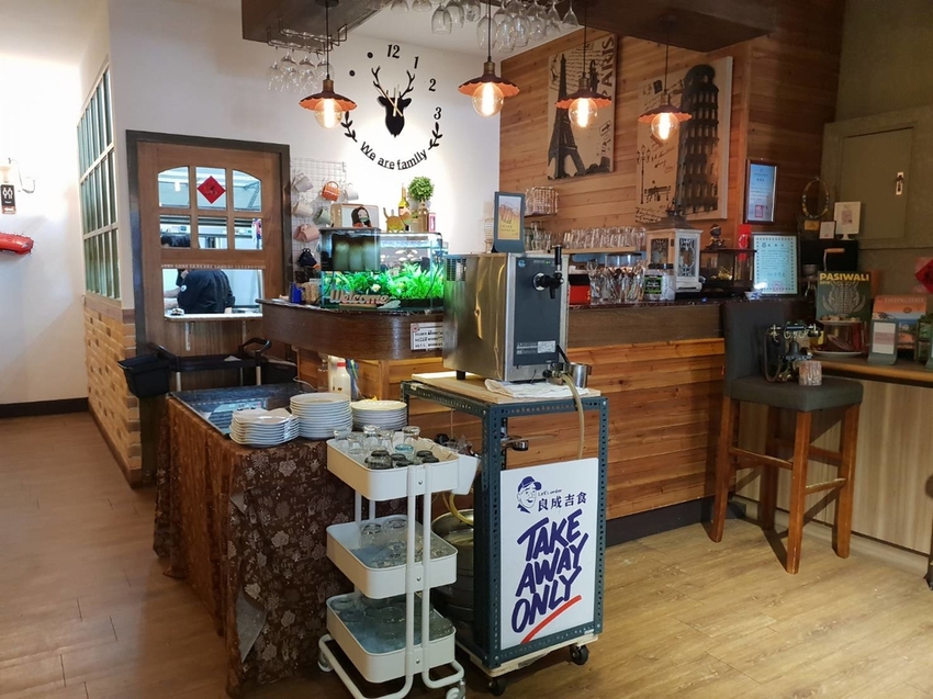 【花蓮.市區】龍私廚義式餐廳寵物友善。推濃情巧克力蝦+馬鈴薯做的麵疙瘩+糖炒杏仁奶油冰霜。超獨特口味