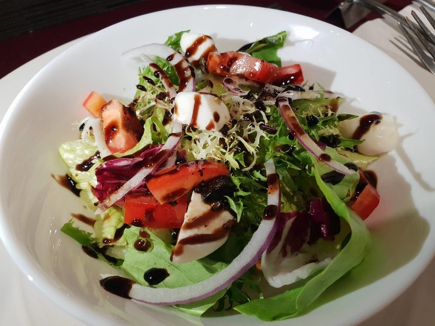 【花蓮.市區】龍私廚義式餐廳寵物友善。推濃情巧克力蝦+馬鈴薯做的麵疙瘩+糖炒杏仁奶油冰霜。超獨特口味