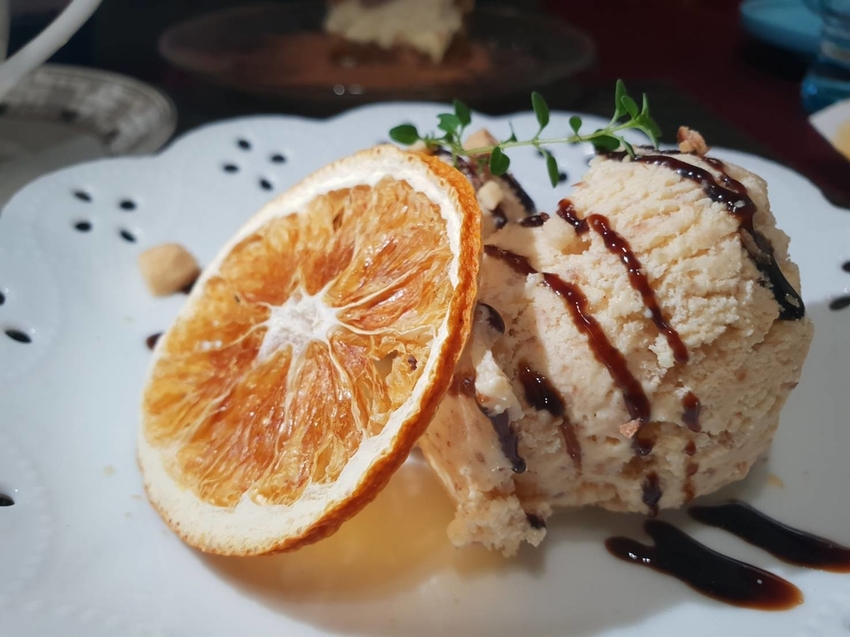 【花蓮.市區】龍私廚義式餐廳寵物友善。推濃情巧克力蝦+馬鈴薯做的麵疙瘩+糖炒杏仁奶油冰霜。超獨特口味