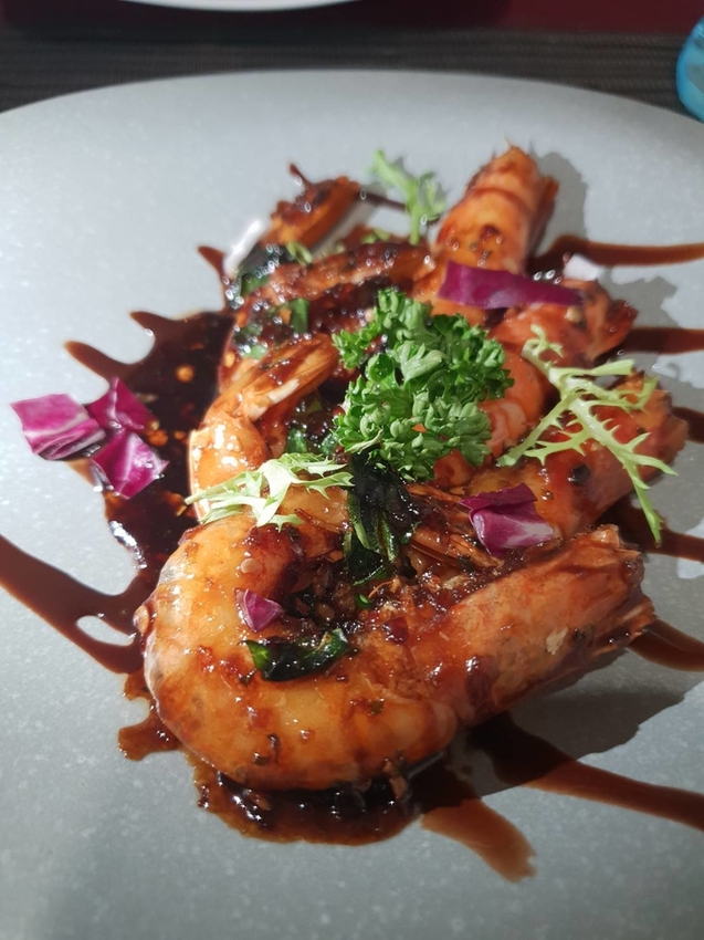 【花蓮.市區】龍私廚義式餐廳寵物友善。推濃情巧克力蝦+馬鈴薯做的麵疙瘩+糖炒杏仁奶油冰霜。超獨特口味