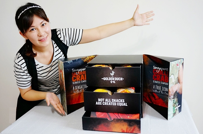 豪享吃金鴨.新加坡必買伴手禮.金鴨.金鴨鹹蛋魚皮.金鴨台灣.金鴨鹹蛋黃洋芋片.金鴨洋芋片.金鴨鹹蛋黃魚皮.鹹蛋黃蟹天婦羅紫菜.辣椒蟹天婦羅紫菜.新加坡零食.