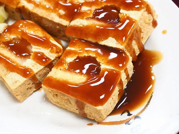 桃園中壢美食-四味飄香-這家的臭豆腐超好吃，炸蚵仔酥激推  (邀約) @民宿女王芽月-美食.旅遊.全台趴趴走