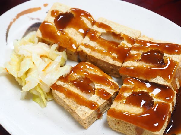 桃園中壢美食-四味飄香-這家的臭豆腐超好吃，炸蚵仔酥激推  (邀約) @民宿女王芽月-美食.旅遊.全台趴趴走