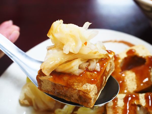 桃園中壢美食-四味飄香-這家的臭豆腐超好吃，炸蚵仔酥激推  (邀約) @民宿女王芽月-美食.旅遊.全台趴趴走