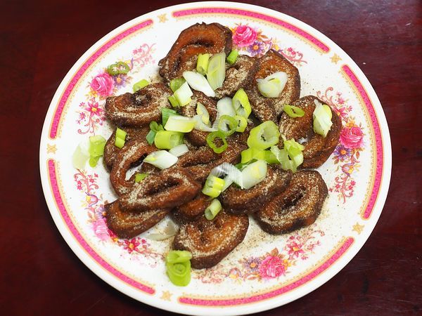 桃園中壢美食-四味飄香-這家的臭豆腐超好吃，炸蚵仔酥激推  (邀約) @民宿女王芽月-美食.旅遊.全台趴趴走