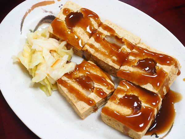 桃園中壢美食-四味飄香-這家的臭豆腐超好吃，炸蚵仔酥激推  (邀約) @民宿女王芽月-美食.旅遊.全台趴趴走