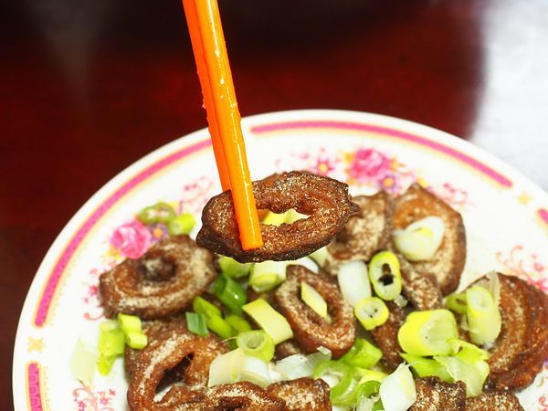 桃園中壢美食-四味飄香-這家的臭豆腐超好吃，炸蚵仔酥激推  (邀約) @民宿女王芽月-美食.旅遊.全台趴趴走