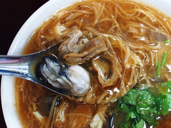 桃園中壢美食-四味飄香-這家的臭豆腐超好吃，炸蚵仔酥激推  (邀約) @民宿女王芽月-美食.旅遊.全台趴趴走