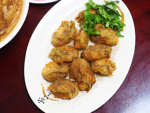 桃園中壢美食-四味飄香-這家的臭豆腐超好吃，炸蚵仔酥激推  (邀約) @民宿女王芽月-美食.旅遊.全台趴趴走