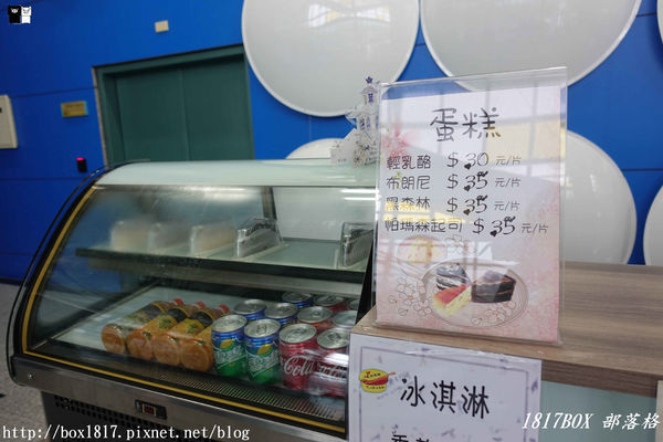 【屏東。長治】農業生物科技園區。觀賞水族展示廳。宛如置身水底世界。感受與上百種珍稀魚蝦美麗的身影共舞