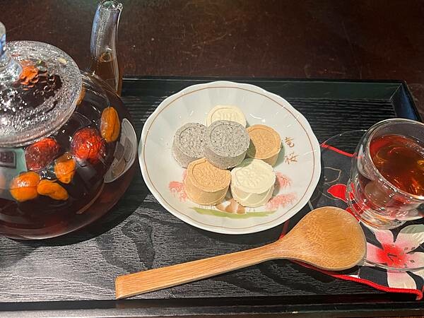 台北迪化街：老台北的同安樂午餐。桃花源緣老式建築屋品茶加點心