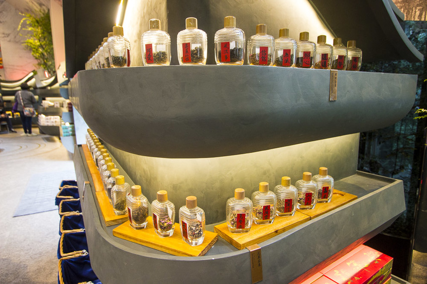 【台中景點】宮原眼科第三間特色店｜櫟社～，第四信用合作社姐妹店，茶霜淇淋和奶油餅乾是人氣商品