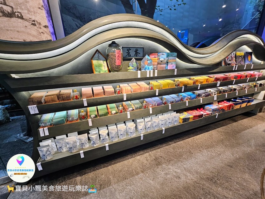 台中市中區[食]台中 櫟社 宮原眼科新品牌 主打將茶呈現於甜點上，其中招牌霜淇淋及茶戚風 來此必點