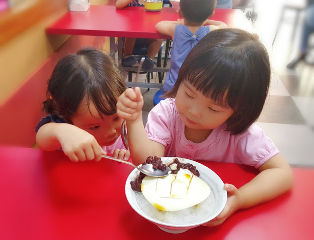 Food|台南永康|芸馨冰棧-琳瑯滿目又特別的剉冰配料,雪蓮子、百合、自製酸梅、鹽滷豆花,夏日消暑最佳選擇