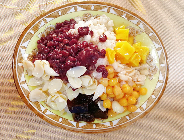 Food|台南永康|芸馨冰棧-琳瑯滿目又特別的剉冰配料,雪蓮子、百合、自製酸梅、鹽滷豆花,夏日消暑最佳選擇