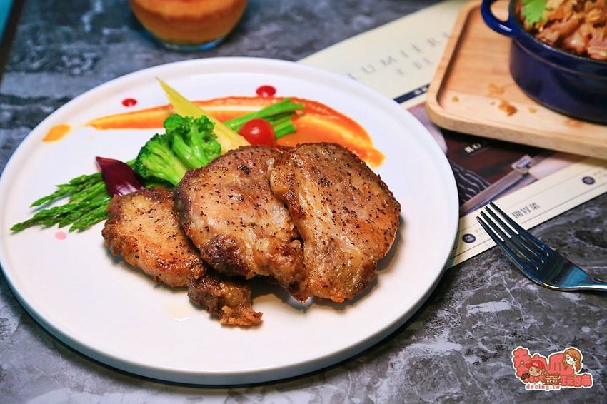 【台南美食】台南唯一空中花園用餐環境！台南美術館2館一覽台南夜景的好去處：美。食光 Lumière餐酒館 - 熱血玩台南。跳躍新世界