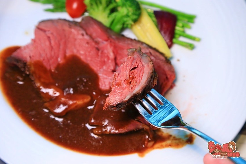 【台南美食】台南唯一空中花園用餐環境！台南美術館2館一覽台南夜景的好去處：美。食光 Lumière餐酒館 - 熱血玩台南。跳躍新世界