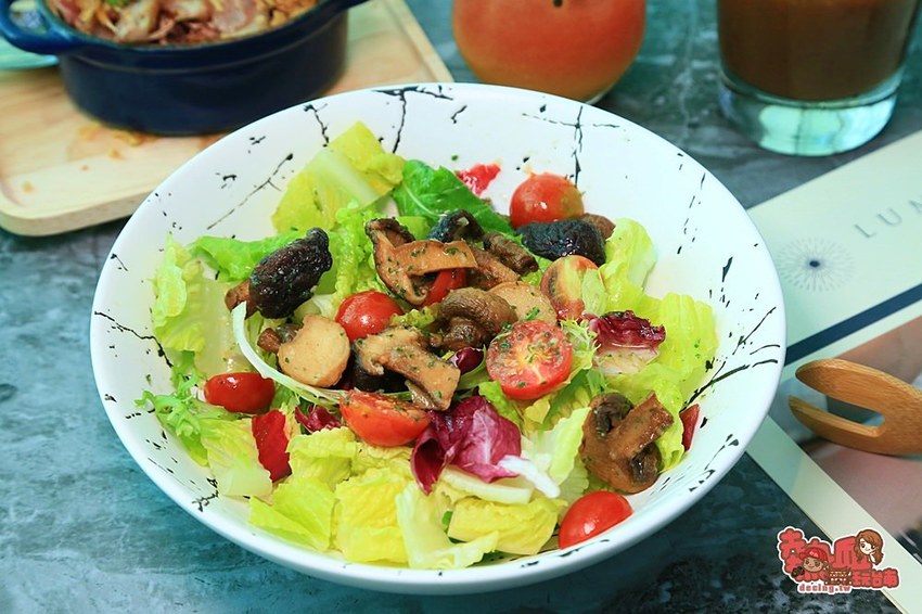 【台南美食】台南唯一空中花園用餐環境！台南美術館2館一覽台南夜景的好去處：美。食光 Lumière餐酒館 - 熱血玩台南。跳躍新世界