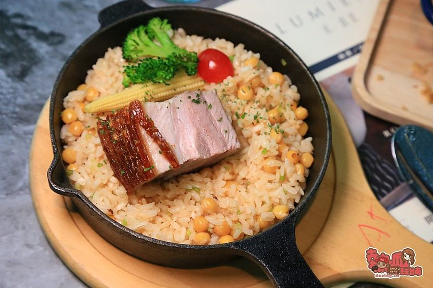 【台南美食】台南唯一空中花園用餐環境！台南美術館2館一覽台南夜景的好去處：美。食光 Lumière餐酒館 - 熱血玩台南。跳躍新世界