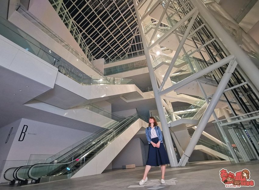 【台南美食】台南唯一空中花園用餐環境！台南美術館2館一覽台南夜景的好去處：美。食光 Lumière餐酒館 - 熱血玩台南。跳躍新世界