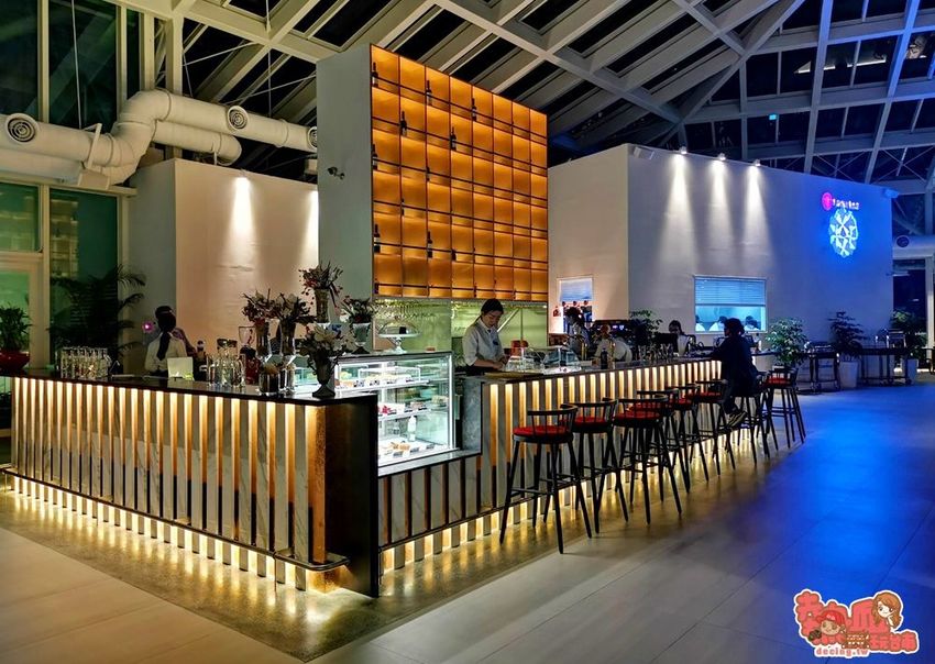 【台南美食】台南唯一空中花園用餐環境！台南美術館2館一覽台南夜景的好去處：美。食光 Lumière餐酒館 - 熱血玩台南。跳躍新世界