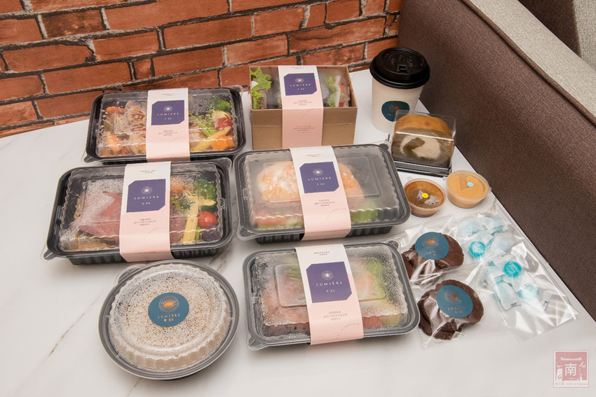 【臺南美食】主廚經典西菜變成經濟外帶餐盒｜老饕必吃爐烤安格斯牛肋眼蒜香蛋炒飯｜台南美術館景觀餐廳｜貼心免下車取餐服務~~美。食光 Lumière - 南人幫