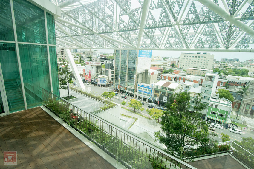 【臺南美食】主廚經典西菜變成經濟外帶餐盒｜老饕必吃爐烤安格斯牛肋眼蒜香蛋炒飯｜台南美術館景觀餐廳｜貼心免下車取餐服務~~美。食光 Lumière - 南人幫