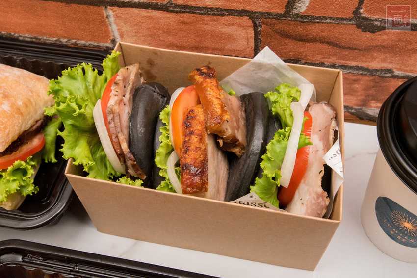 【臺南美食】主廚經典西菜變成經濟外帶餐盒｜老饕必吃爐烤安格斯牛肋眼蒜香蛋炒飯｜台南美術館景觀餐廳｜貼心免下車取餐服務~~美。食光 Lumière - 南人幫