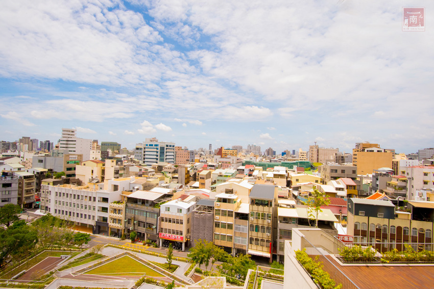 【臺南美食】主廚經典西菜變成經濟外帶餐盒｜老饕必吃爐烤安格斯牛肋眼蒜香蛋炒飯｜台南美術館景觀餐廳｜貼心免下車取餐服務~~美。食光 Lumière - 南人幫