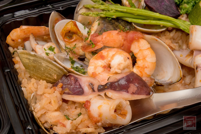 【臺南美食】主廚經典西菜變成經濟外帶餐盒｜老饕必吃爐烤安格斯牛肋眼蒜香蛋炒飯｜台南美術館景觀餐廳｜貼心免下車取餐服務~~美。食光 Lumière - 南人幫