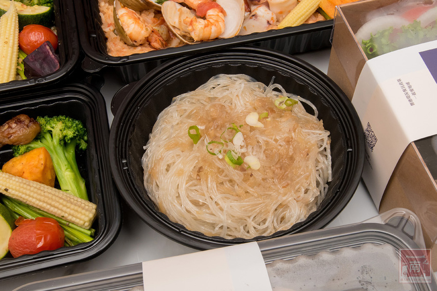 【臺南美食】主廚經典西菜變成經濟外帶餐盒｜老饕必吃爐烤安格斯牛肋眼蒜香蛋炒飯｜台南美術館景觀餐廳｜貼心免下車取餐服務~~美。食光 Lumière - 南人幫