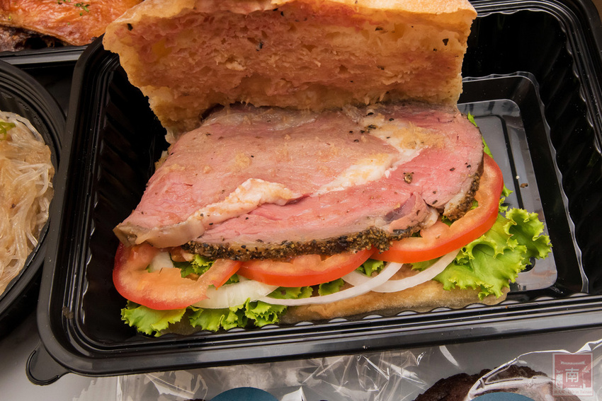 【臺南美食】主廚經典西菜變成經濟外帶餐盒｜老饕必吃爐烤安格斯牛肋眼蒜香蛋炒飯｜台南美術館景觀餐廳｜貼心免下車取餐服務~~美。食光 Lumière - 南人幫